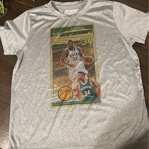 Boys Giannis Antetokounmpo Milwaukee Bucks Gray Graphic T-Shirt Youth XL